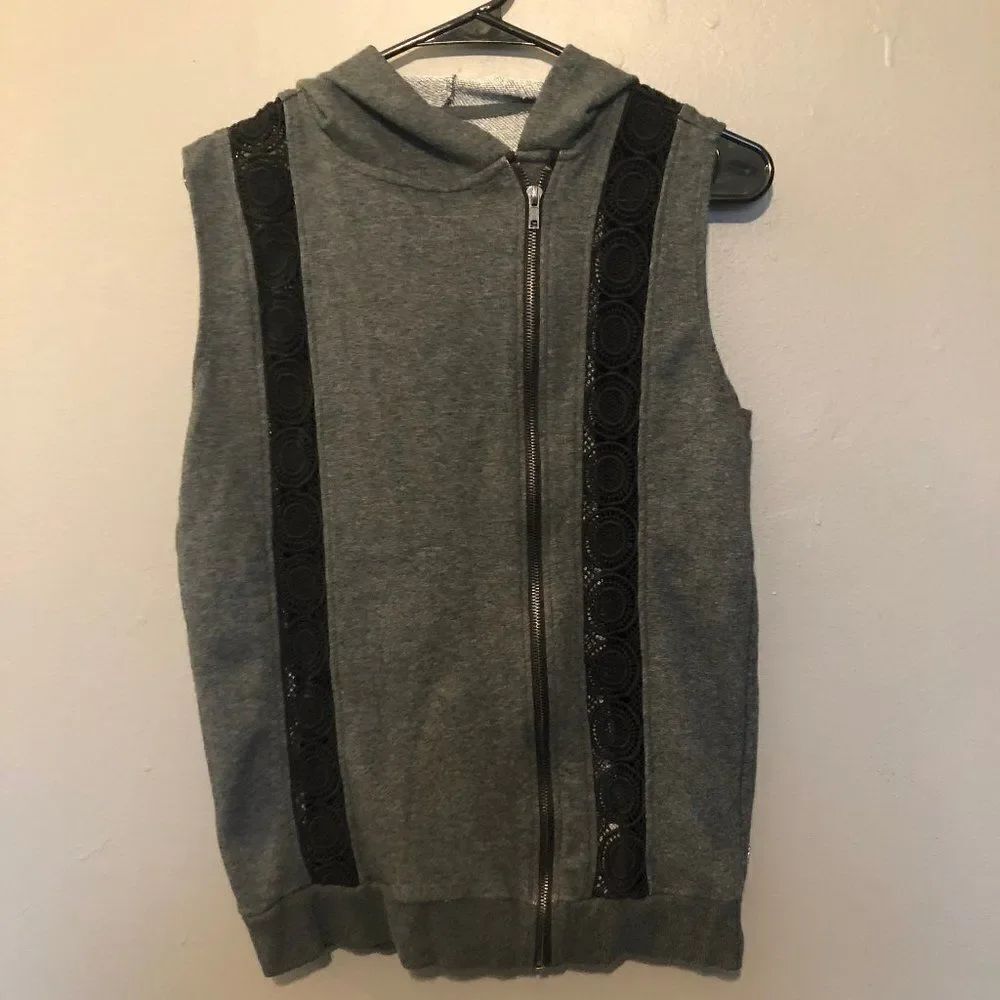 Fabletics Hoodie S Gray Crochet Sleeveless Vest.       SB
